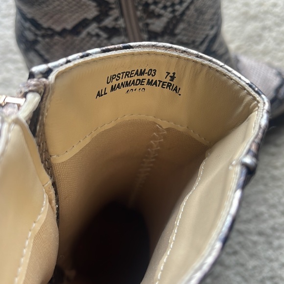 Boots - Picture 4 of 4